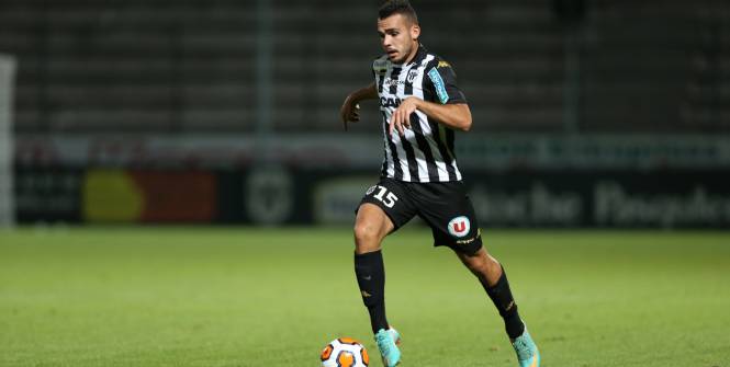 Mené jusqu'à la 81e, Angers a arraché trois points au Havre (2-1) et passe provisoirement en tête du Championnat devant Metz.